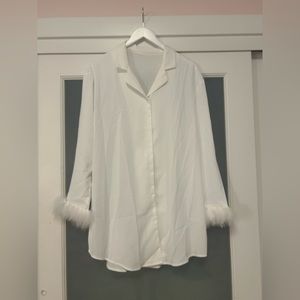 Pajama dress with feathers